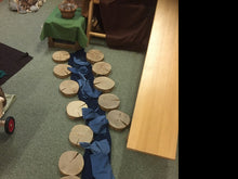 Lade das Bild in den Galerie-Viewer, Holzweg