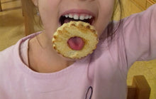 Lade das Bild in den Galerie-Viewer, Loch in Gutzi2