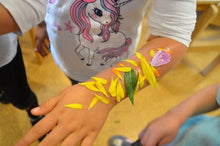 Lade das Bild in den Galerie-Viewer, MH Blütentattoo