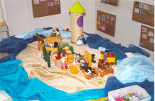 Lade das Bild in den Galerie-Viewer, Tischtheater - Kopie