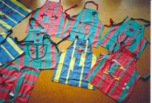 Lade das Bild in den Galerie-Viewer, Schürzen