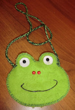Lade das Bild in den Galerie-Viewer, froschtäschchen aus filz - Kopie