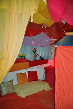 Lade das Bild in den Galerie-Viewer, Rotes Ecke