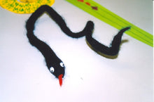 Lade das Bild in den Galerie-Viewer, Filzschlange