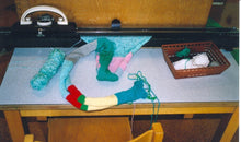 Lade das Bild in den Galerie-Viewer, Strickmaschine - Kopie