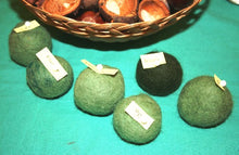Lade das Bild in den Galerie-Viewer, Kastanien gefilzt