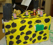 Lade das Bild in den Galerie-Viewer, Kartonhaus