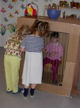 Lade das Bild in den Galerie-Viewer, Käfig füttern