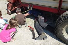 Lade das Bild in den Galerie-Viewer, SALE Leben und arbeiten auf dem Bauernhof